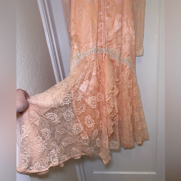 EUC True Vintage 1970s or 80s Peach Pink Lace Keyhole Pearl Appliqué Mermaid - Picture 7 of 16